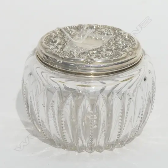 STERLING TOPPED CRYSTAL DRESSING TABLE BOX DIA. 100,  12 GMS