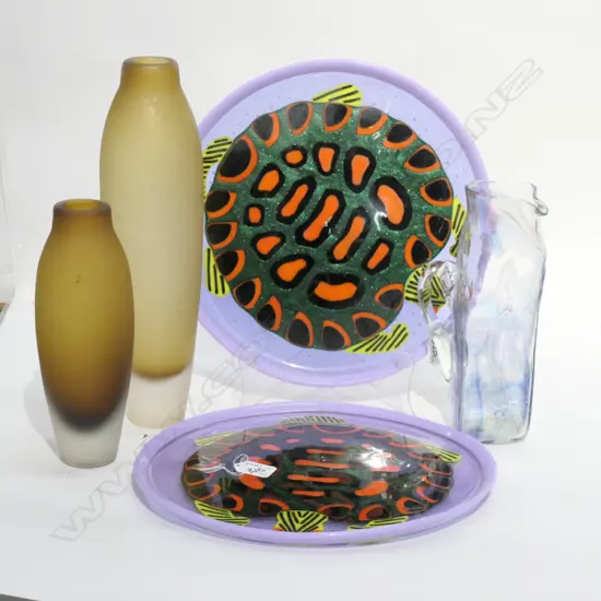 2 TURTLE PLATES + PR VILLEROY BOSCH VASES + SGD ART GLASS JUG