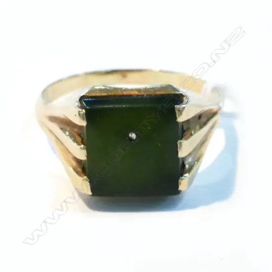 9CT GOLD & NEPHRITE PANEL GENTS SIGNET RING 5GM