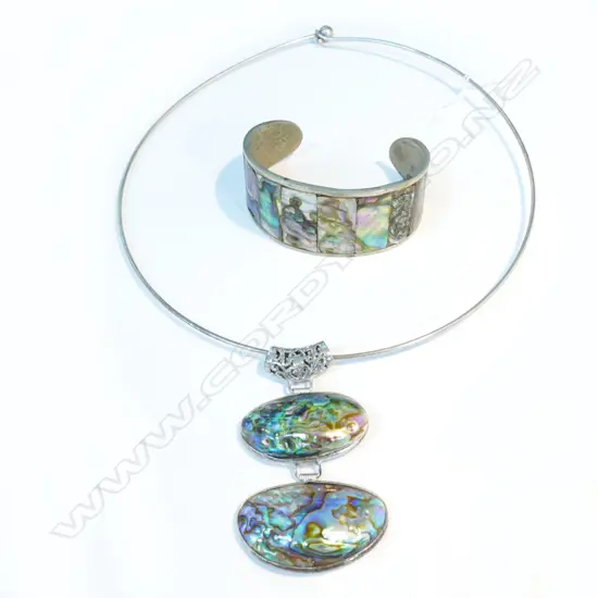 IMPRESSIVE PAUA PENDANT ON NECKLET AND PAUA BRACELET