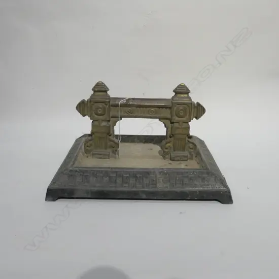 VICT. IRON FOOT SCRAPER