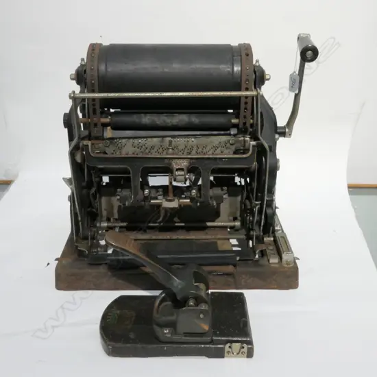 GESTETNER AND HOLE PUNCH