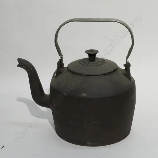 CAST IRON KETTLE 