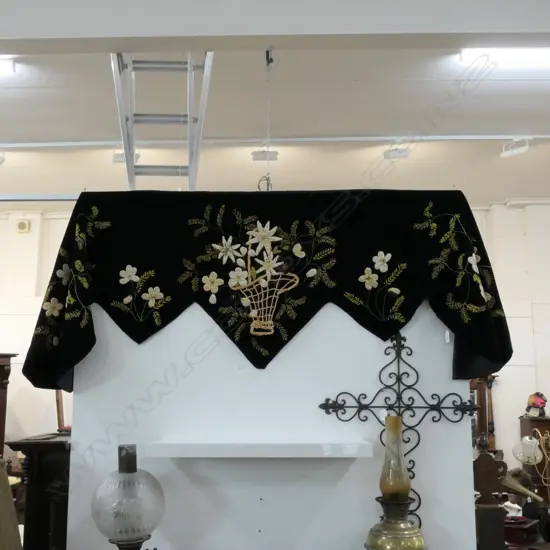 RARE VICTORIAN MANTLEPIECE EMBROIDERY L2100 D510