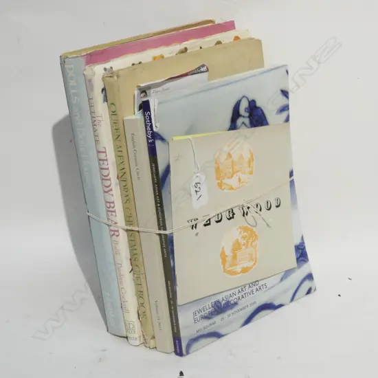 SEL. ANTIQUE REFERENCE BOOKS WEDGWOOD BEARS ETC