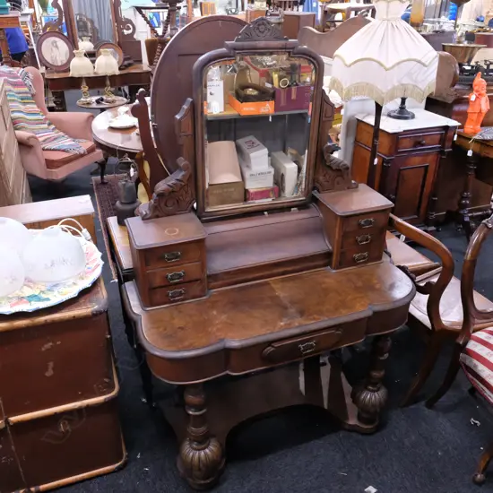 VICT. DRESSING TABLE L. 1000