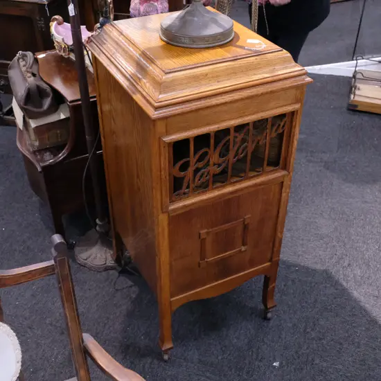 'LA GLORIA' 30'S NZ GRAMOPHONE WITH INTERNAL HORN H. 1050MM