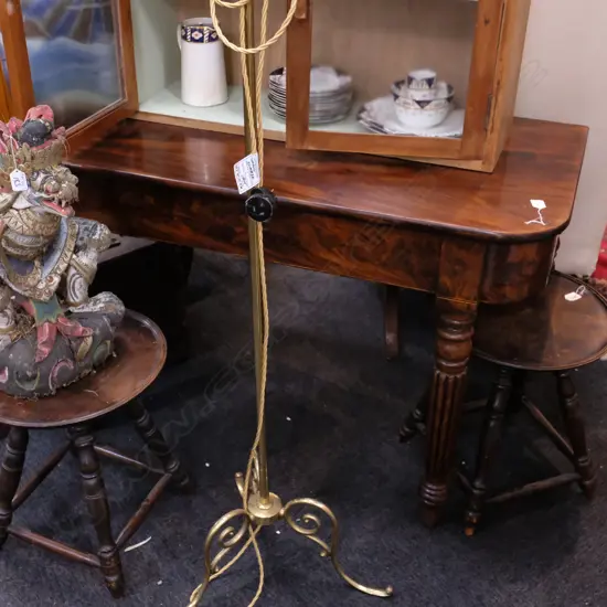 VICT. WALNUT SIDE TABLE W. 1200