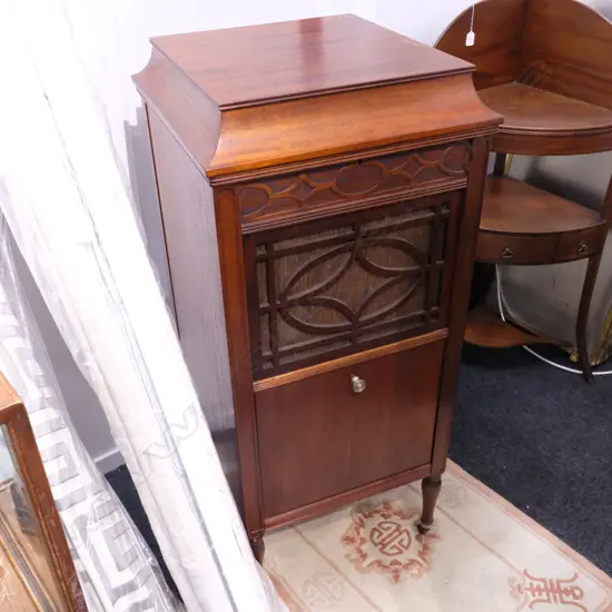 EDISON UPRIGHT PHONOGRAPH