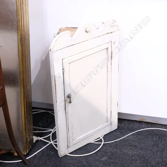 SMALL WHITE PAINTED CORNER CUPBOARD H 800 MM