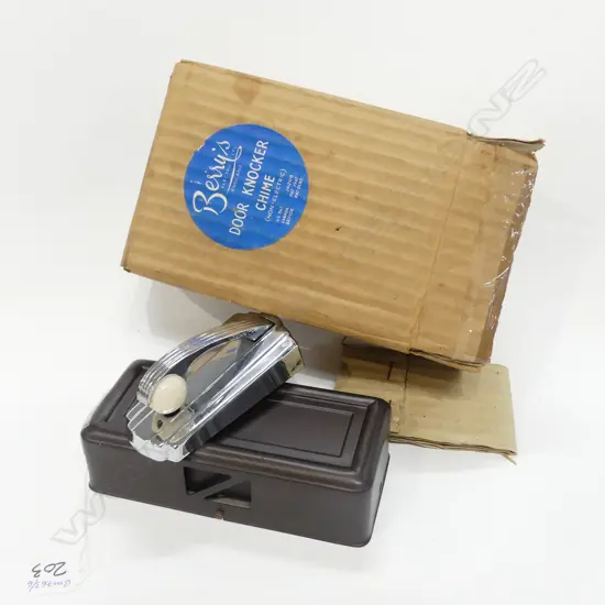 DECO BERRY VINTAGE DOOR KNOCKER CHIME IN ORGINAL BOX AS NEW H 180 MM