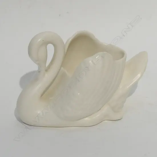 CROWN LYNN SMALL WHITE SWAN VASE CROWN MARK H.100MM