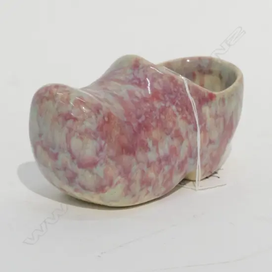 EARLY CROWN LYNN AMBRICO CLOG RED BLUE MOTTLE