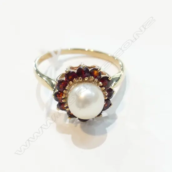9CT YELLOW GOLD PEARL GARNET RING