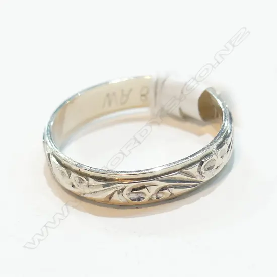 9CT WHITE GOLD PATTERNED RING 2.55gm