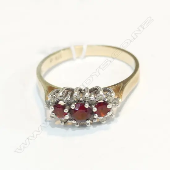 9CT TRIPLE GARNET RING 2.96GMS