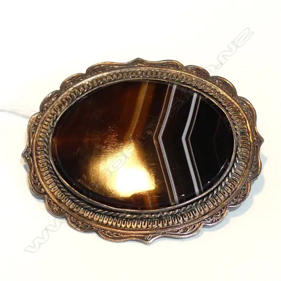 SILVER AND BANDED AGATE BROOCH