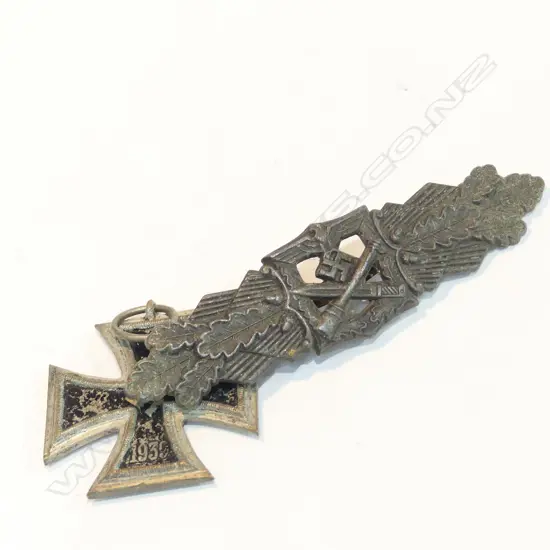 GERMAN CROSS & BADGE (CLOSE COMBAT BAR)
