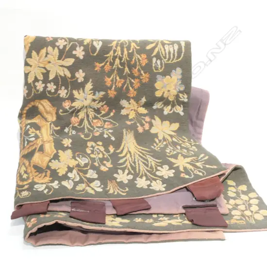 HANGING HERALDIC TAPESTRY 1300 X 950