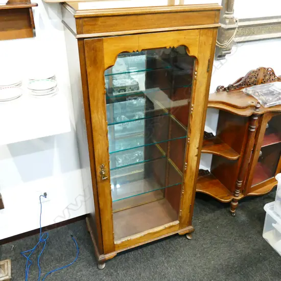 CABINET WITH 3 GLASS SHELVES H. 1420 MM W. 640 MM