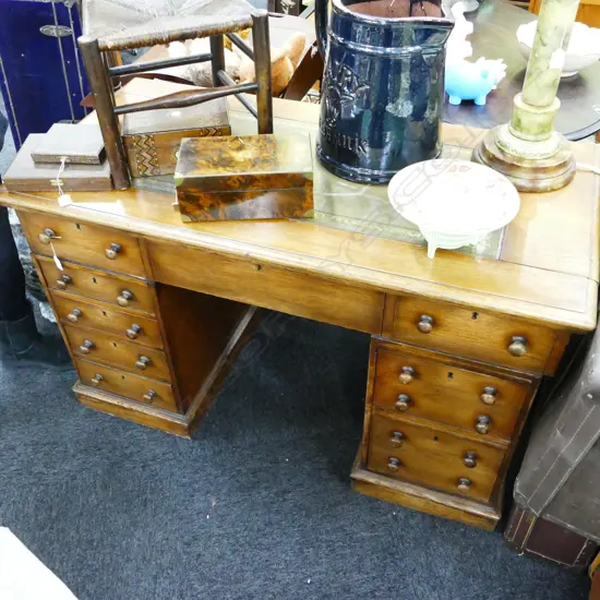 VICTORIAN TWIN PEDESTAL DESK