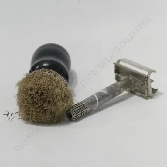 SAFETY RAZOR AND BRUSH
