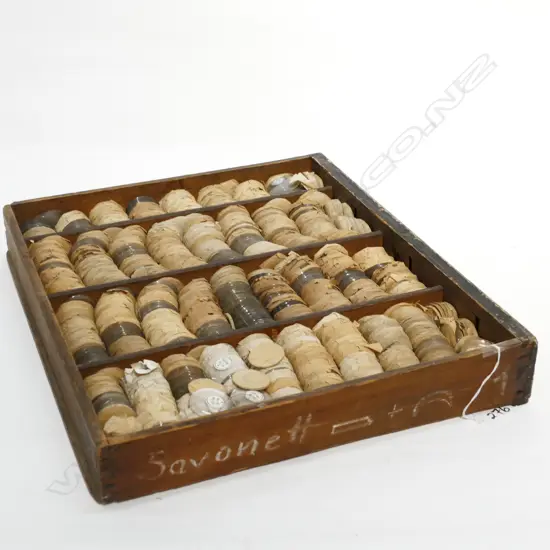 TRAY WITH HUNDREDS OF WATCH CRYSTALS