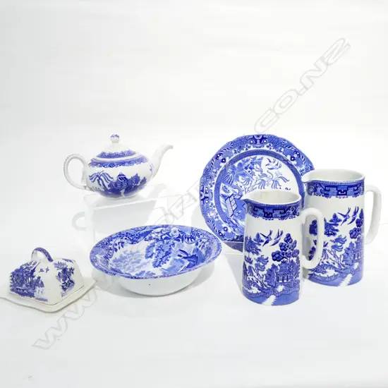 COLLECTION OF B/W PCES; SPODE BOWL, WILLOW PLATE / JUGS / TEAPOT / BUTTER DISH