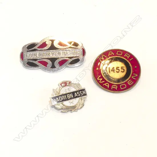 MAORI WARDEN BADGE / 'HINE TU ORA NOHO MATE' BADGE / MAORI BATTALION ASSN BADGE