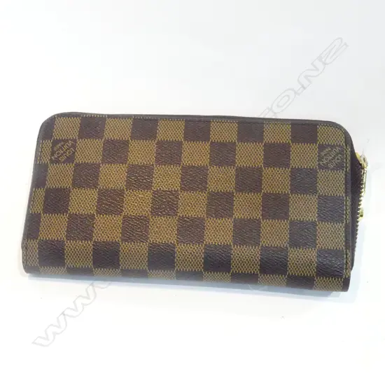 LOUIS VUITTON? WALLET
