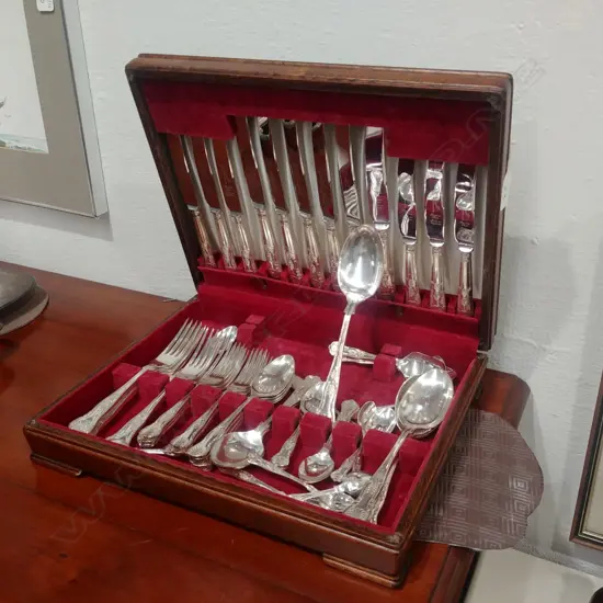 OAK CASED EP CUTLERY SET