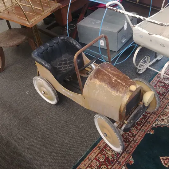 VINTAGE TIN TOY CAR