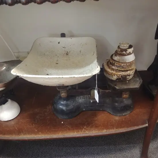 SET OF CAST IRON SCALES & WEIGHTS
