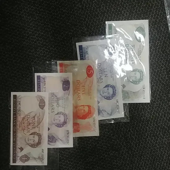 OLD NZ BANK NOTES:$20,10,5,2 & 10X1 CONSEC