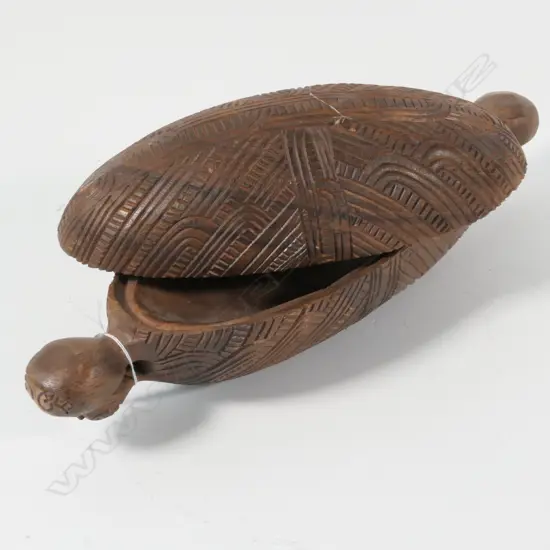 MAORI CARVED MODERN WAKA HUIA OLD STYLE