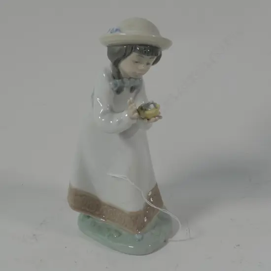 NAO FIGURE GIRL WITH CHICKS H 170 MM