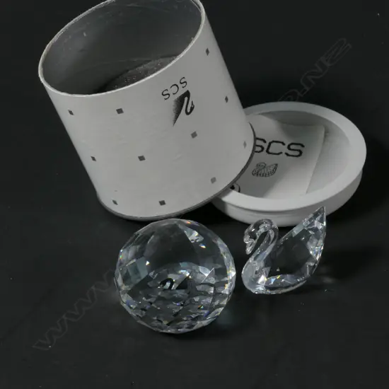 SWAROVSKI SWAN AND PAPER WEIGHT H 30 MM