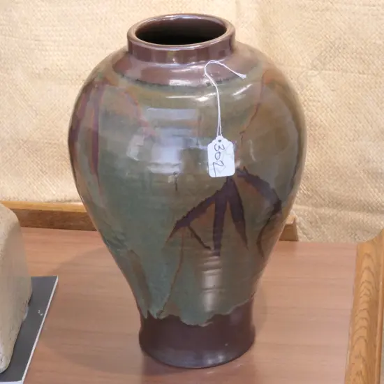 NZ STUDIO POTTERY VASE WAX RESIST DECORATION