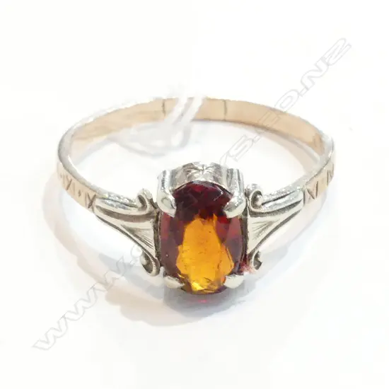 9CT OVAL GARNET VINTAGE RING 2.4GMS