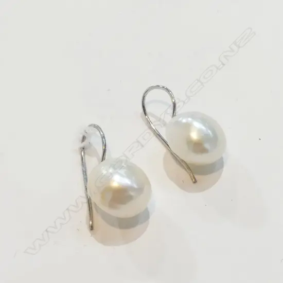 PR LGE PEARL EARRINGS SILVER HOOKS