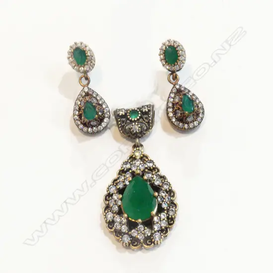 FAUX EMERALD DIAMOND EARRING & PENDANT SET