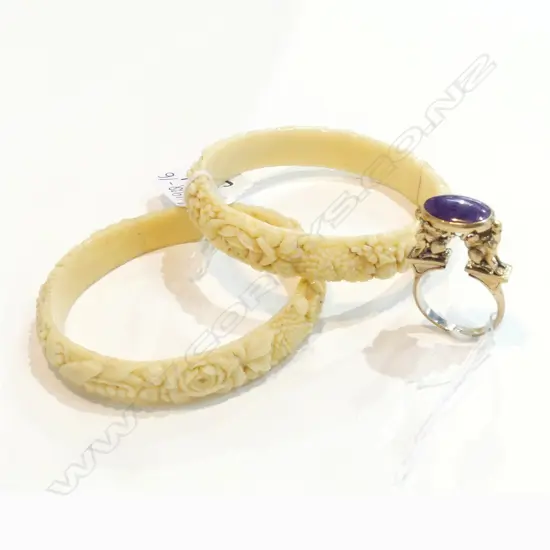 RING + 2 BANGLES.....
