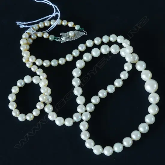 VINTAGE CULTURED PEARL NECKLACE GRADUATED