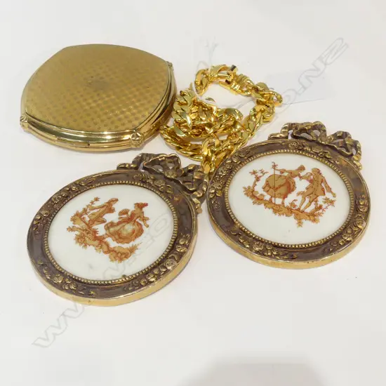2 LIMOGES PLAQUES + COMPACT + HEAVY GILT CHAIN