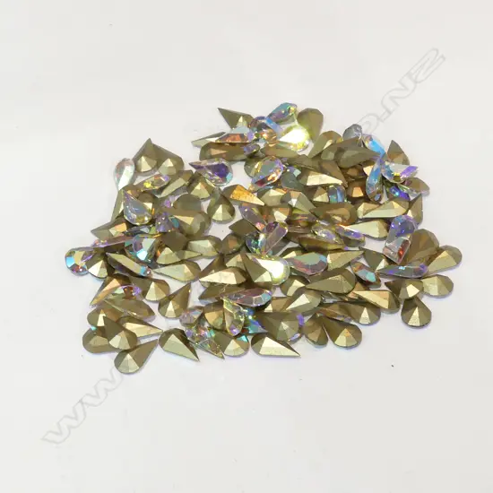 GOOD BAG OF VINTAGE CRYSTALS WITH AURORA BOREALIS FINISH