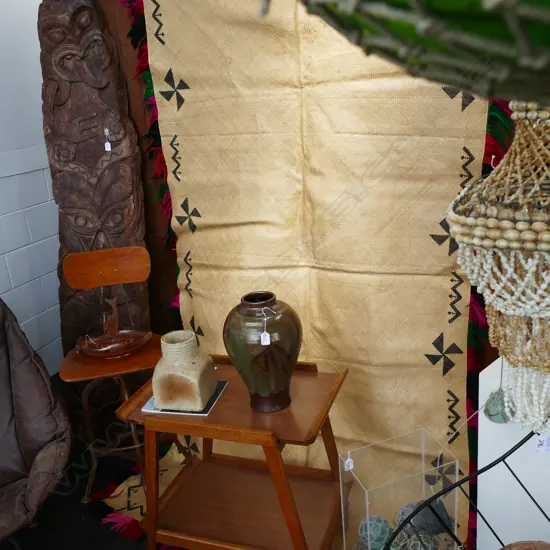 LGE VINTAGE PACIFIC IS WOVEN MAT BLACK HIGHLIGHTS....