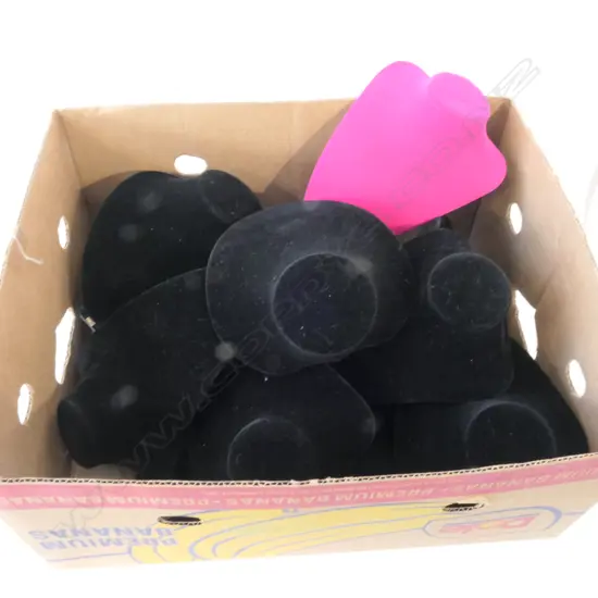 LG LOT OF VELVET/FLOCKED JEWELLERY DISPLAYS