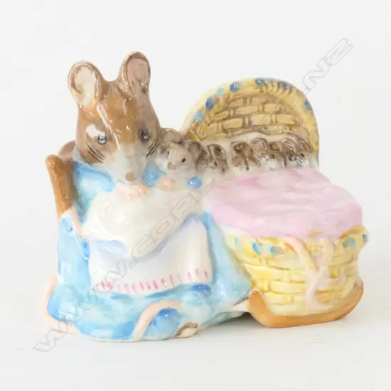  BESWICK FIGURINE: BEATRIX POTTER HUNCA MUNCA