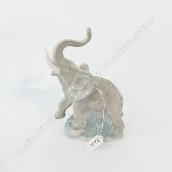 NAO ELEPHANT H 220 MM