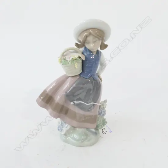 LLADRO  FIGURE GIRL WITH FLOWERS H 160 MM